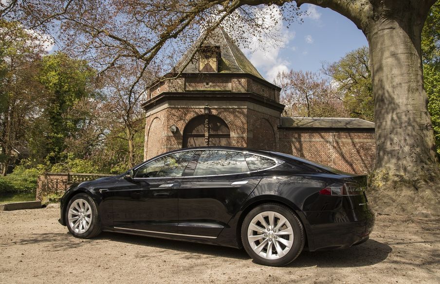 TESLA MODEL S